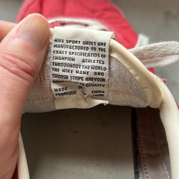 Men’s Red Nike sneakers size 9 - Picture 3 of 5